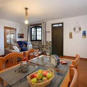 Apartment Buda, Tinajo